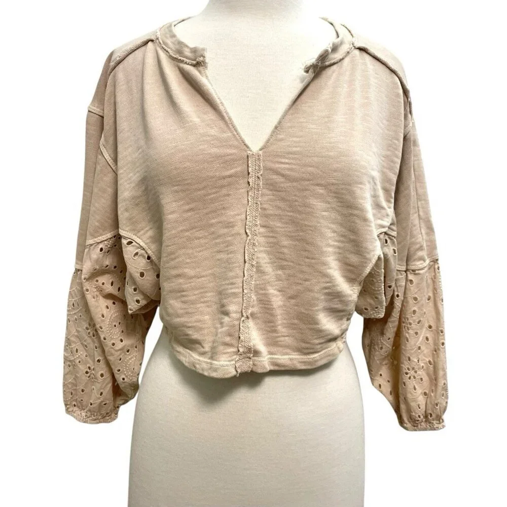 ANTHROPOLOGIE Cropped Batwing Eyelet Sweatshirt Top Boho Beige size XXS Petite